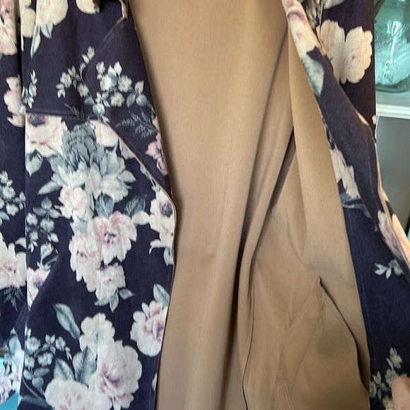 Floral Spring Jacket - Picture 7 of 7